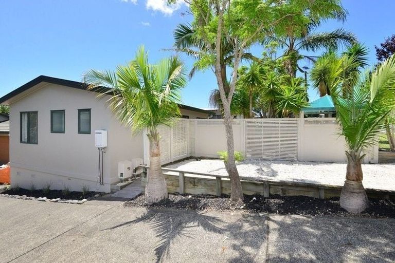 Photo of property in 15 Sundown Avenue, Manly, Whangaparaoa, 0930