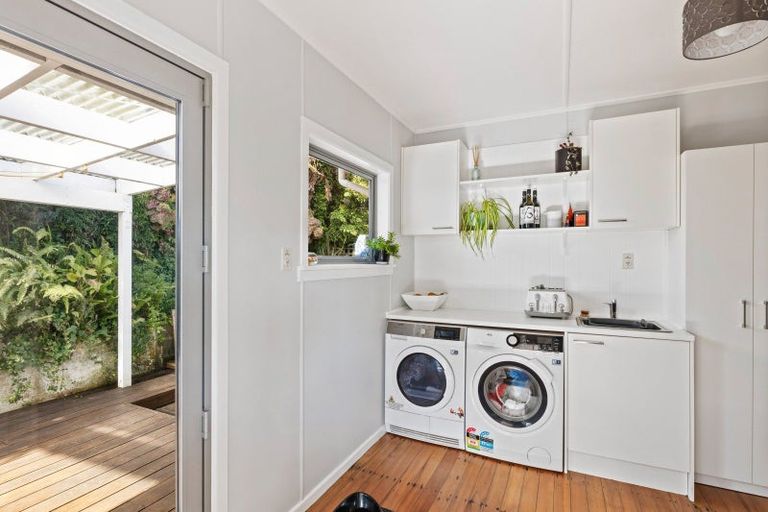 Photo of property in 1 Bonithon Avenue, Moturoa, New Plymouth, 4310