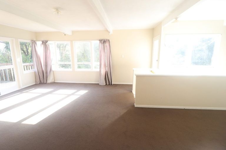 Photo of property in 4 Teviot Place, Totara Vale, Auckland, 0629