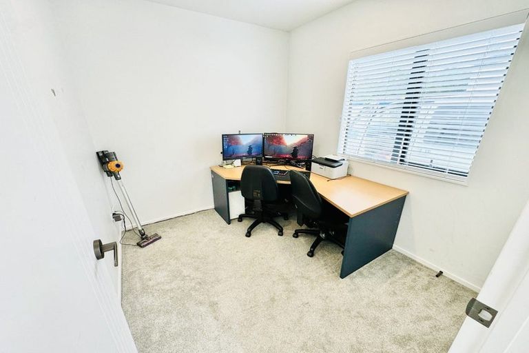 Photo of property in 64a Rosewarne Crescent, Glendene, Auckland, 0602