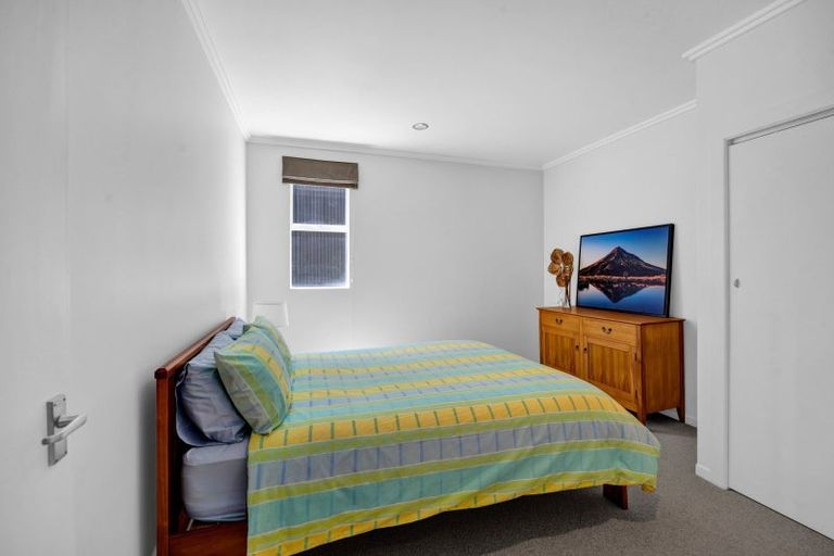 Photo of property in 290 Devon Street West, New Plymouth, 4310