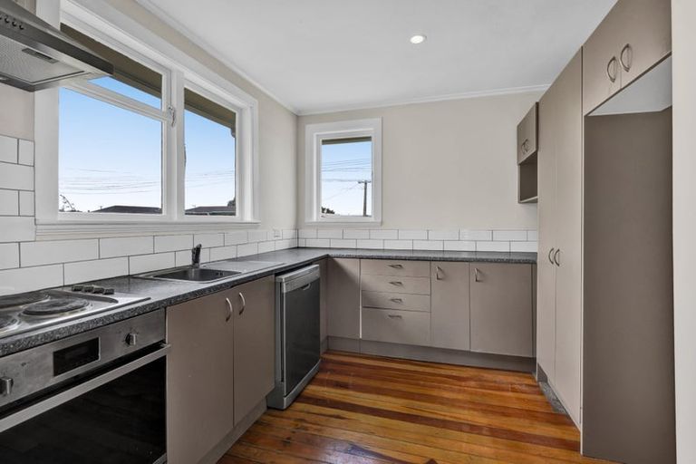 Photo of property in 6 Mcguire Street, Hawera, 4610