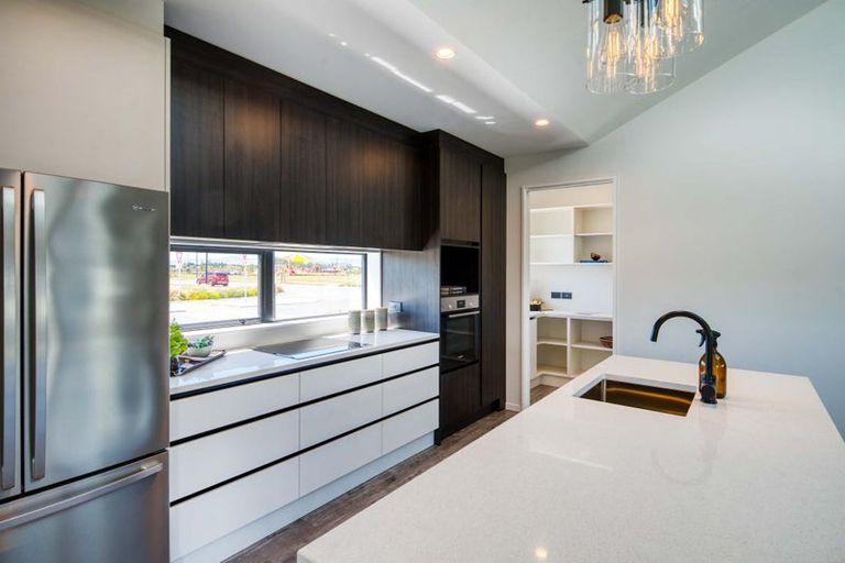 Photo of property in 28 Omahuru Road, Glenbrook, 2681