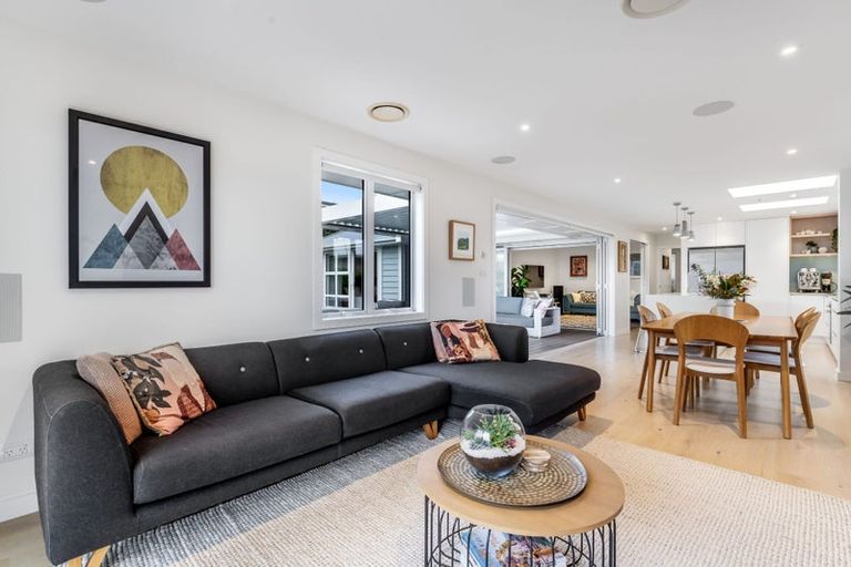 Photo of property in 2/11 Hart Road, Hauraki, Auckland, 0622