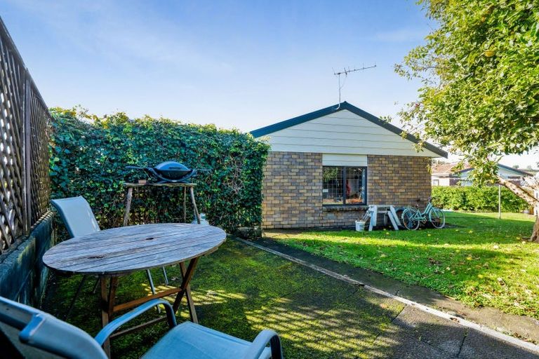 Photo of property in 24 Poplar Grove, Whalers Gate, New Plymouth, 4310