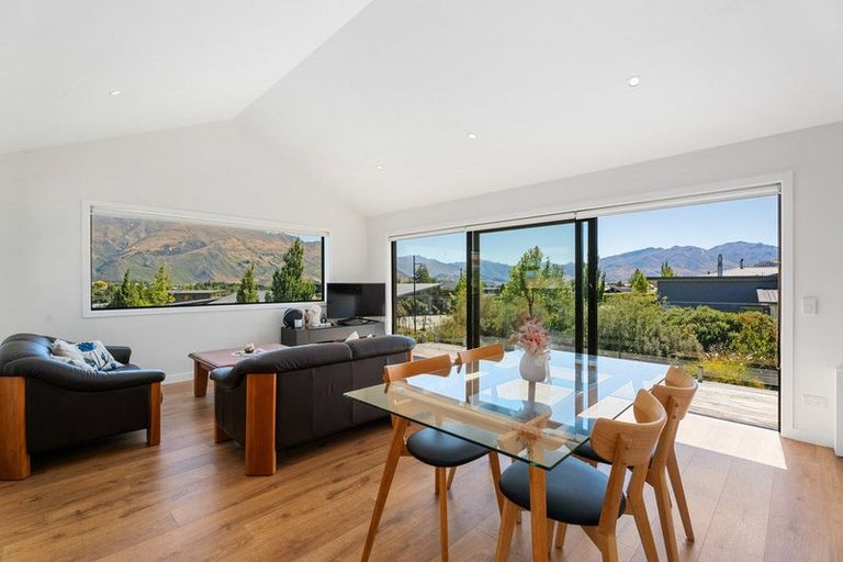 Photo of property in 9 Kirimoko Crescent, Wanaka, 9305