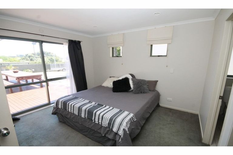 Photo of property in 2 Norm Pellow Drive, Manurewa, Auckland, 2105