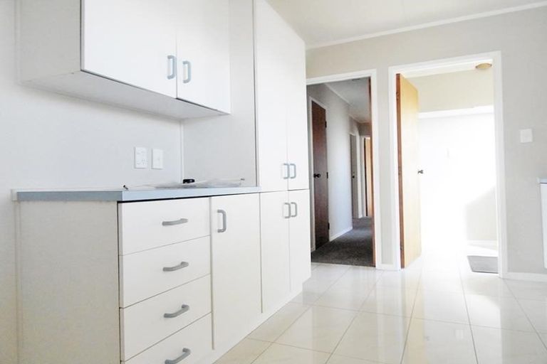 Photo of property in 2 Barbados Drive, Unsworth Heights, Auckland, 0632