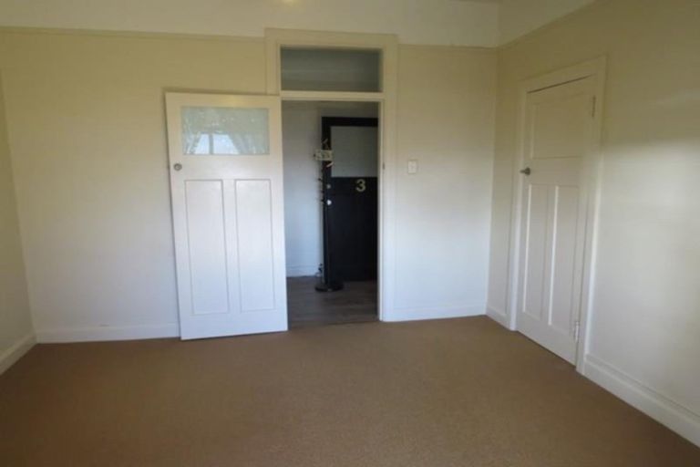 Photo of property in Devonport Apartments, 3/127 Saint Aubyn Street, New Plymouth, 4310