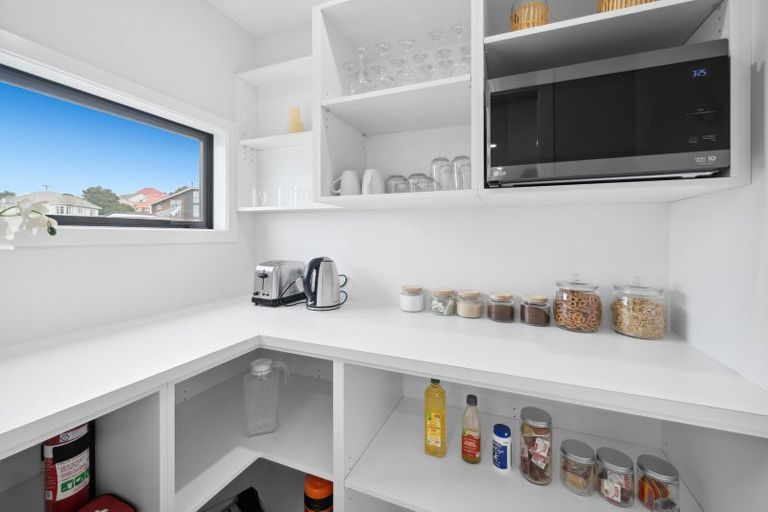 Photo of property in 15 Nanda Way, Khandallah, 6035