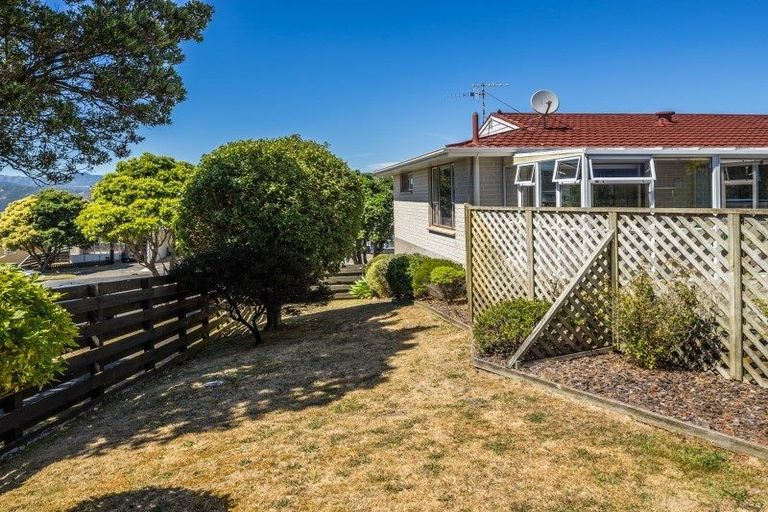 Photo of property in 37 Akaroa Drive, Maupuia, Wellington, 6022