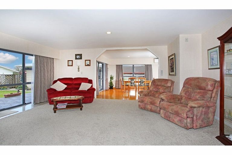 Photo of property in 48 Edgewater Parade, Waiuku, 2123