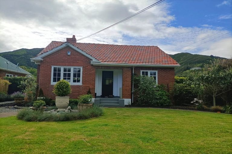 Photo of property in 6 Bell Road, Waiwhetu, Lower Hutt, 5010