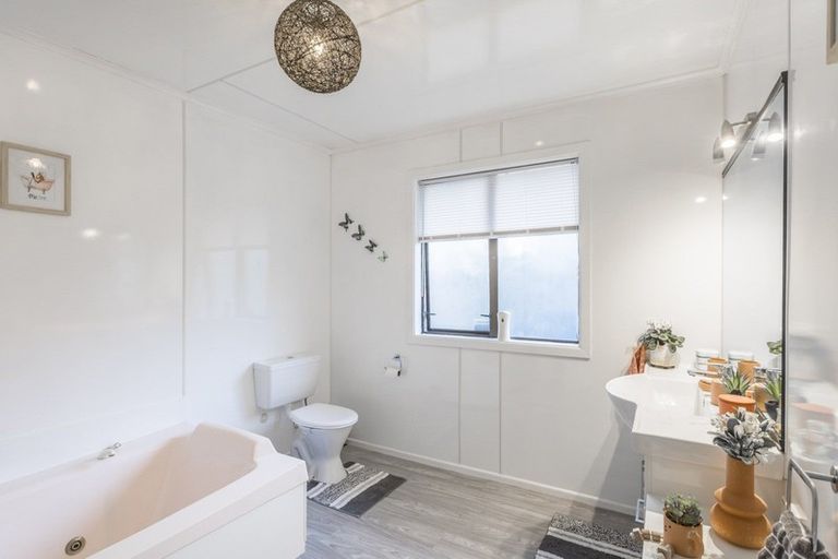 Photo of property in 48 Horoeka Street, Stokes Valley, Lower Hutt, 5019