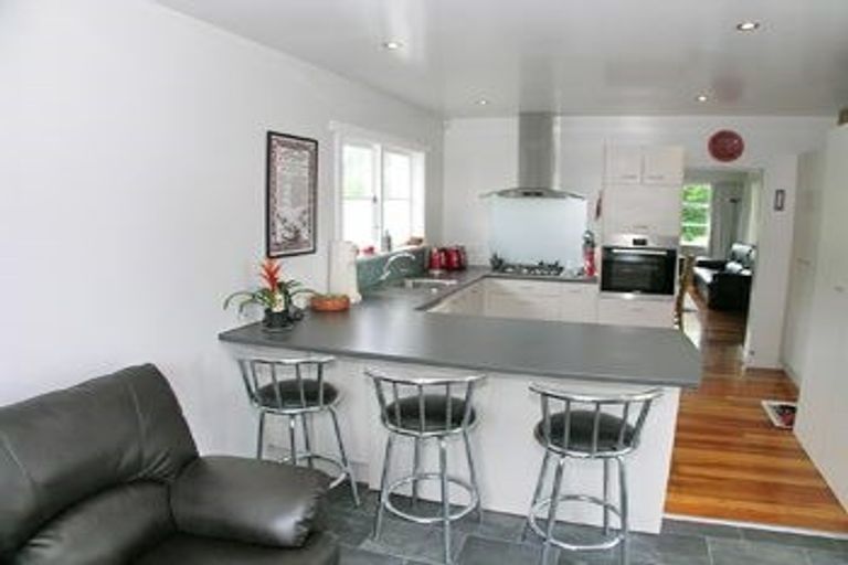 Photo of property in 41 Collins Avenue, Tawa, Wellington, 5028