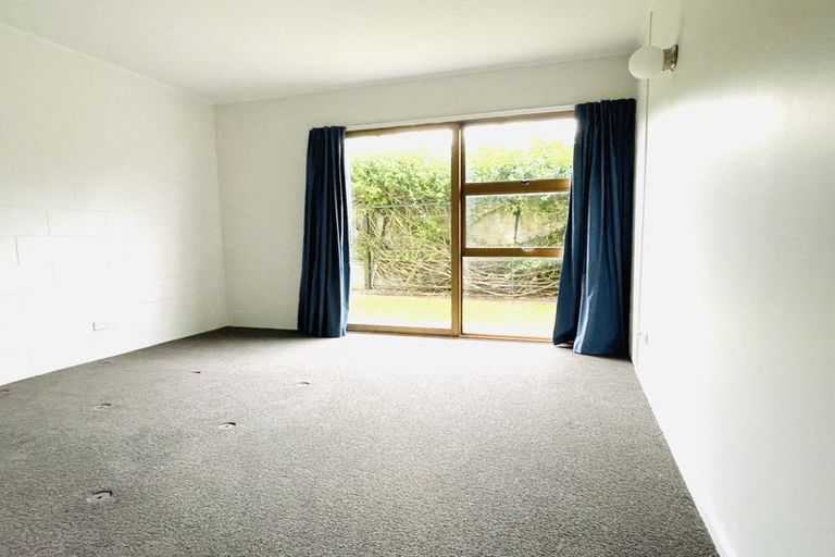 Photo of property in 24 The Esplanade, Eastern Beach, Auckland, 2012
