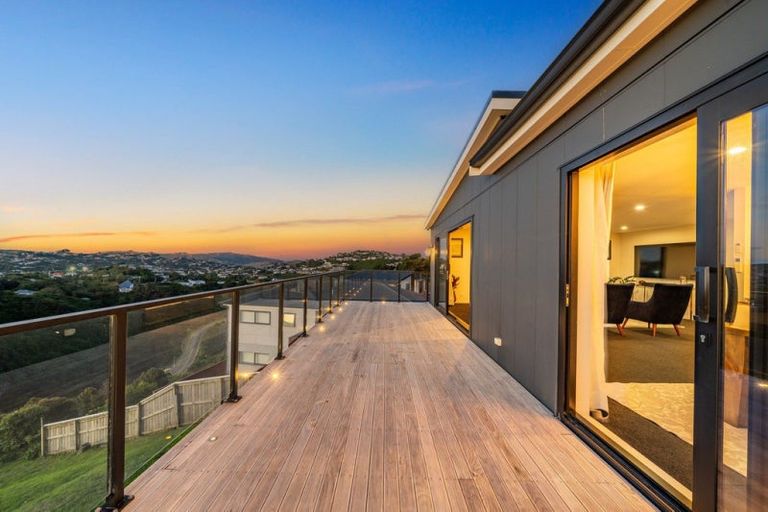 Photo of property in 3 Cirrus Close, Newlands, Wellington, 6037