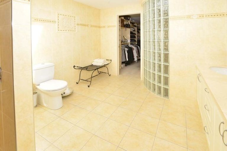 Photo of property in 17 Awaroa Road, Sunnyvale, Auckland, 0612