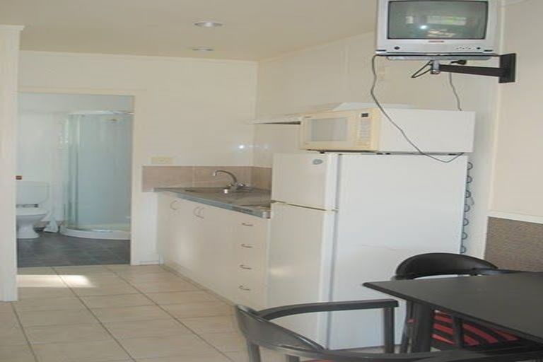 Photo of property in 52 Northcote Road, Northcote, Christchurch, 8052