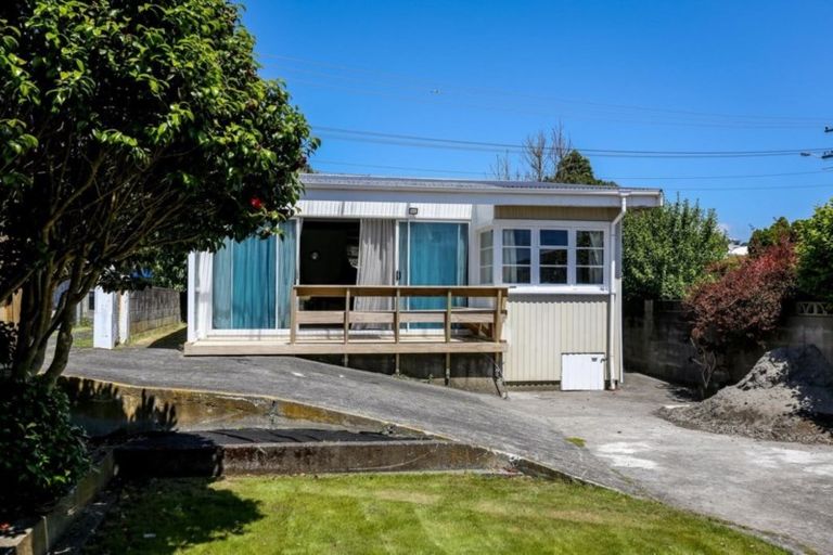 Photo of property in 10 Kingwell Street, Moturoa, New Plymouth, 4310