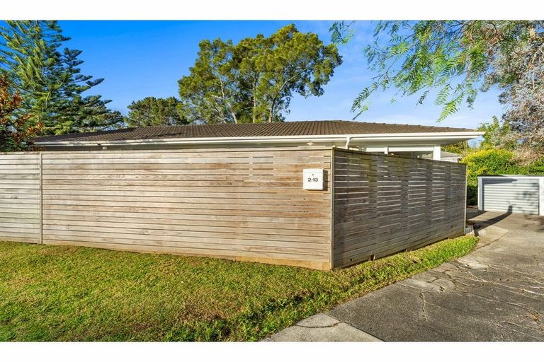 Photo of property in 2/13 Jonathan Place, Sunnynook, Auckland, 0620