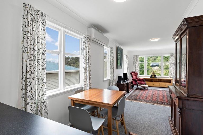 Photo of property in 36 Miles Crescent, Newlands, Wellington, 6037