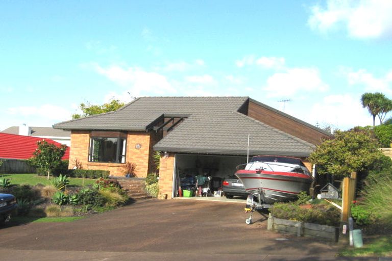 Photo of property in 4 Perendale Close, Somerville, Auckland, 2014