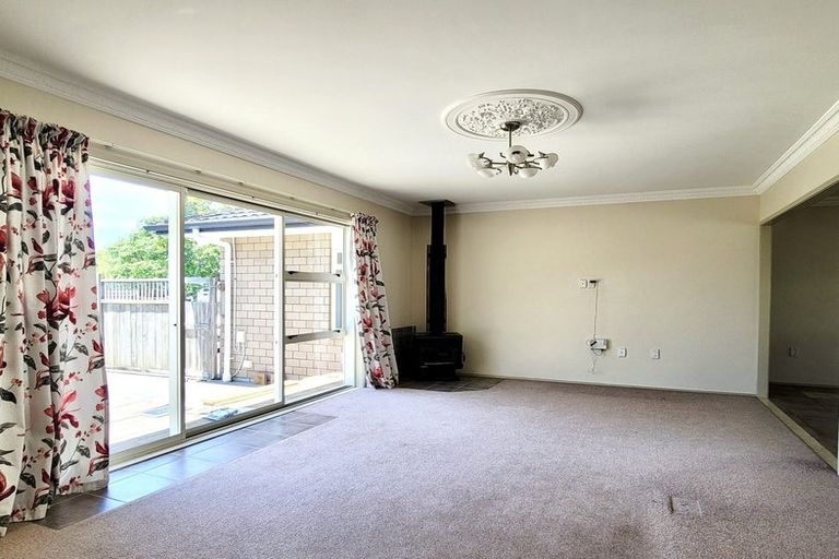 Photo of property in 31 Prince Regent Drive, Half Moon Bay, Auckland, 2012
