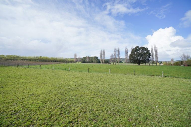 Photo of property in 164 Cameron Road, Lochiel, Winton, 9781