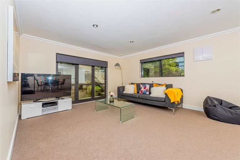 Photo of property in 10a Yule Place, Massey, Auckland, 0614