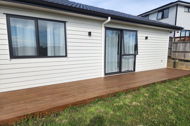 Photo of property in 7 Tautoru Avenue, Orewa, 0931