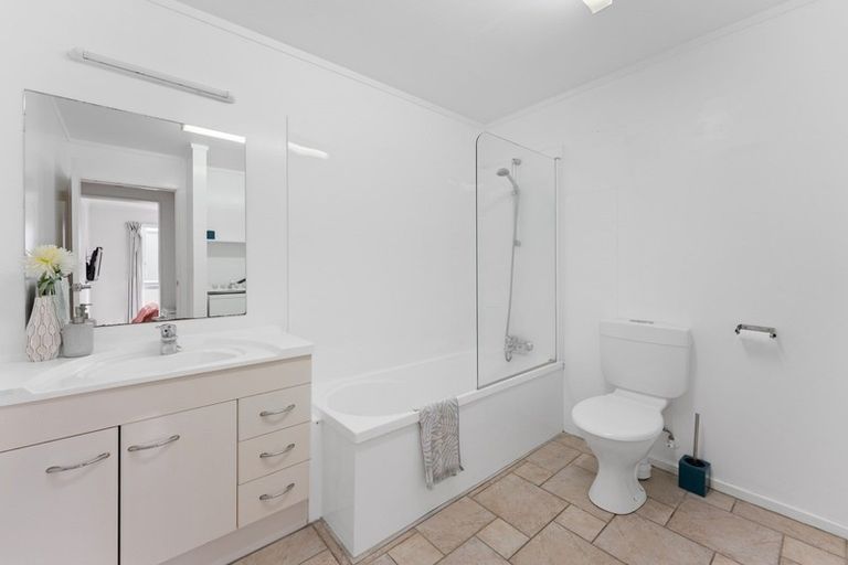 Photo of property in Fernhill Flats, 5/324 The Terrace, Te Aro, Wellington, 6011