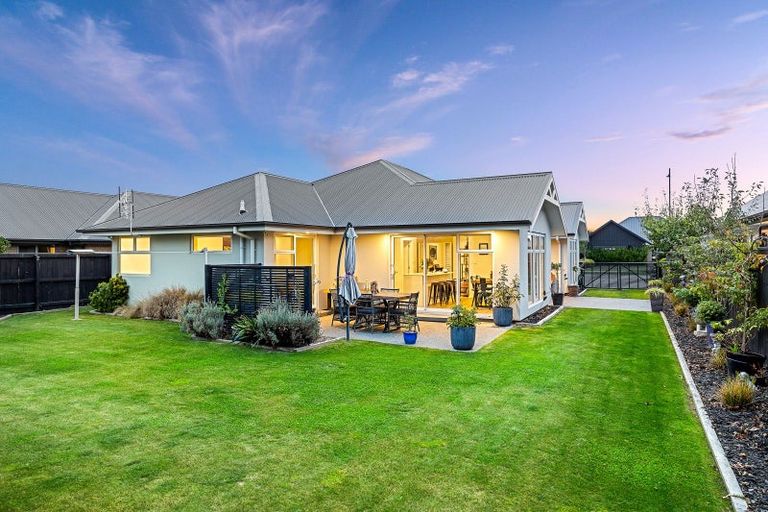 Photo of property in 33 Valour Drive, Rangiora, 7400