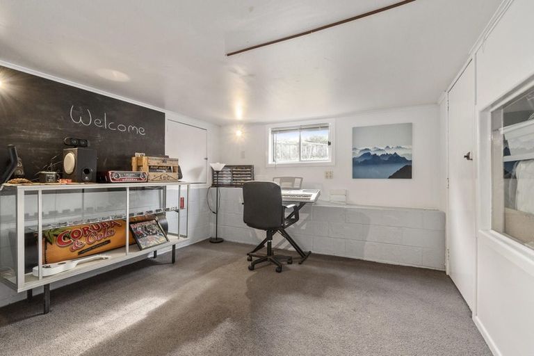 Photo of property in 19 Kashmir Road, Glen Eden, Auckland, 0602