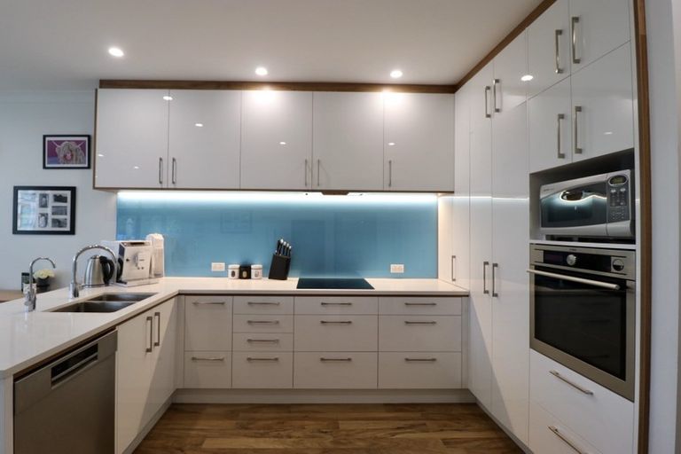 Photo of property in 11f Clearwater Cove, West Harbour, Auckland, 0618