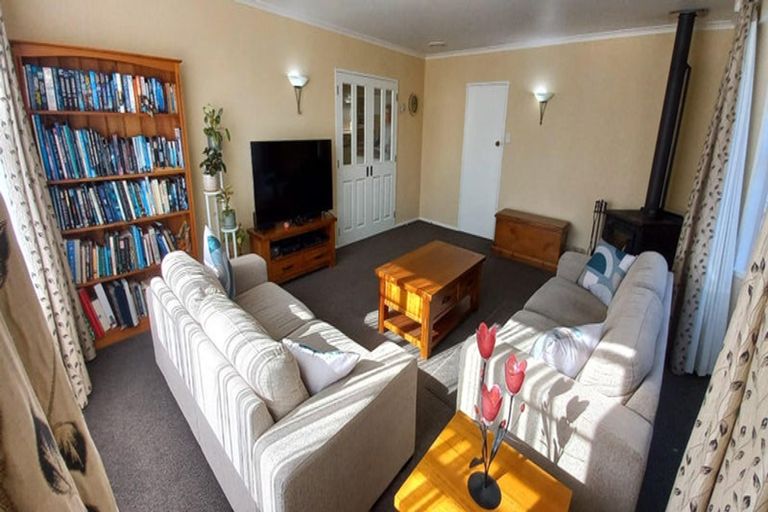 Photo of property in 19 Wallace Place, Hokowhitu, Palmerston North, 4410