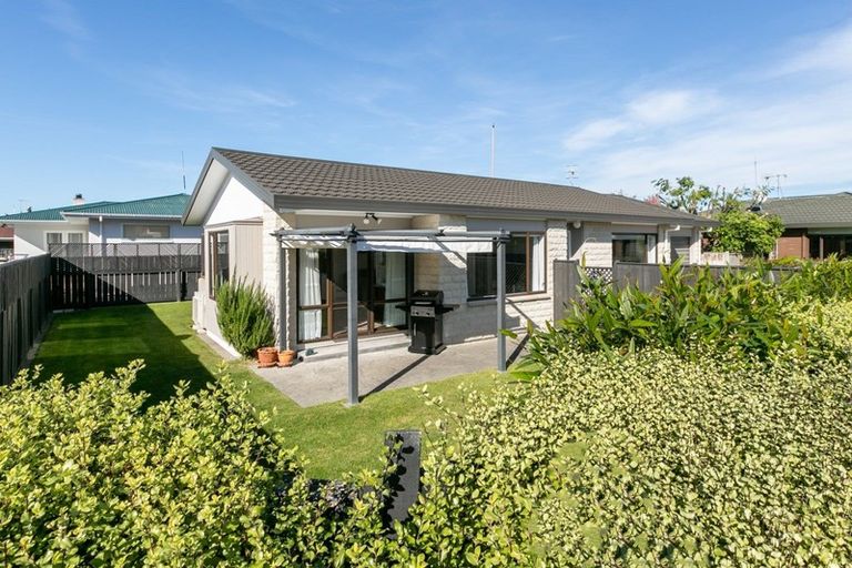 Photo of property in 2/7 Gebbie Road, Taradale, Napier, 4112