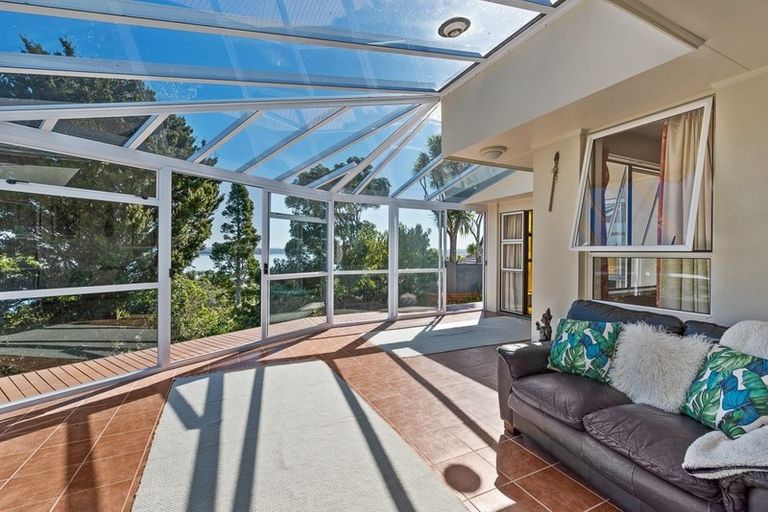 Photo of property in 92 Island Bay Road, Beach Haven, Auckland, 0626