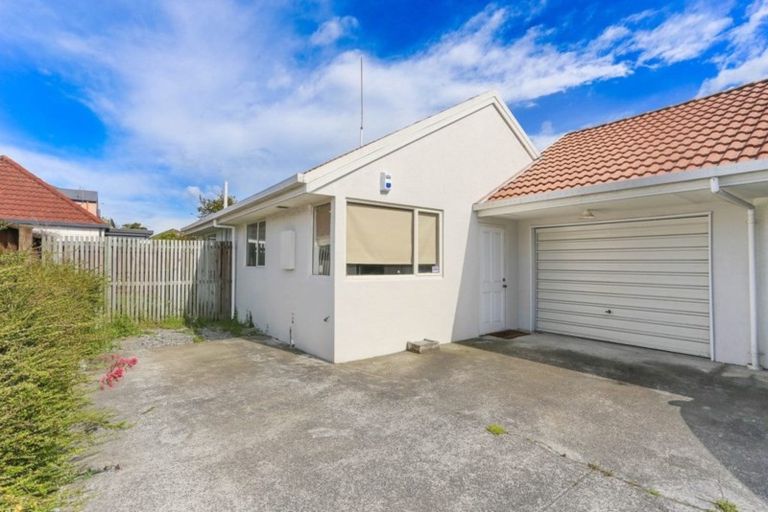 Photo of property in 4/2 Broadbent Street, Riccarton, Christchurch, 8041