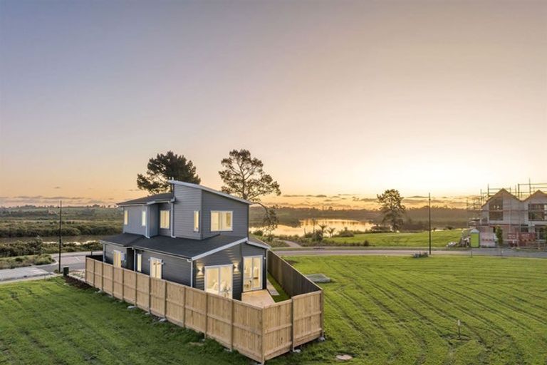 Photo of property in 15 Catalina Avenue, Rosehill, Papakura, 2113