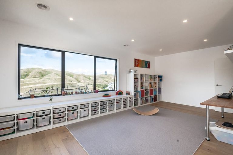 Photo of property in 140 Amesbury Drive, Churton Park, Wellington, 6037