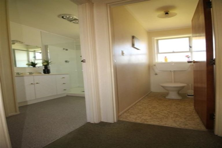 Photo of property in 2/22 La Perouse Street, Botany Downs, Auckland, 2010