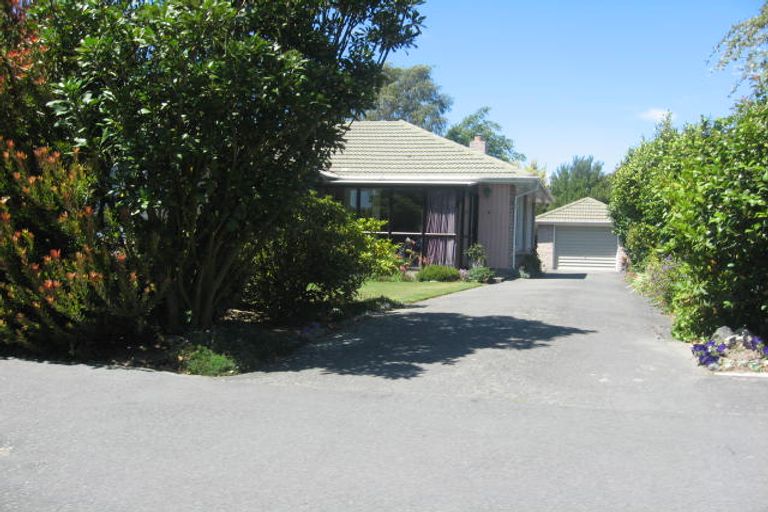 Photo of property in 16 Lochee Road, Upper Riccarton, Christchurch, 8041