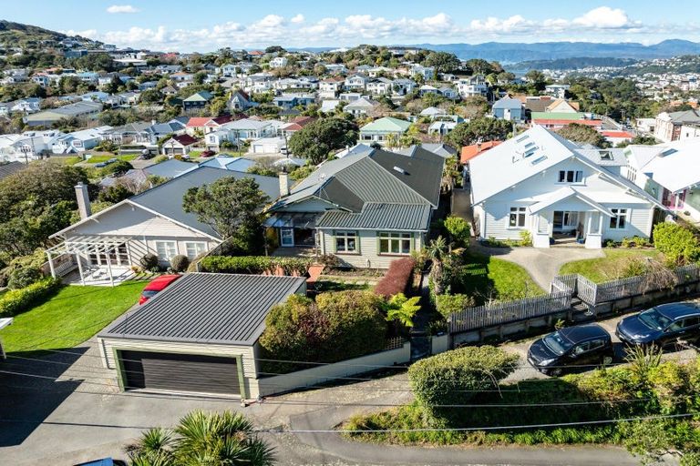 Photo of property in 97 Creswick Terrace, Northland, Wellington, 6012