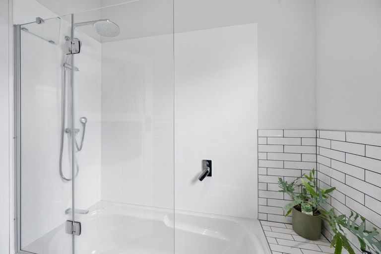 Photo of property in 128 Vigor Brown Street, Napier South, Napier, 4110