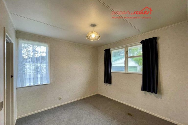 Photo of property in 50 Endeavour Street, Marfell, New Plymouth, 4310