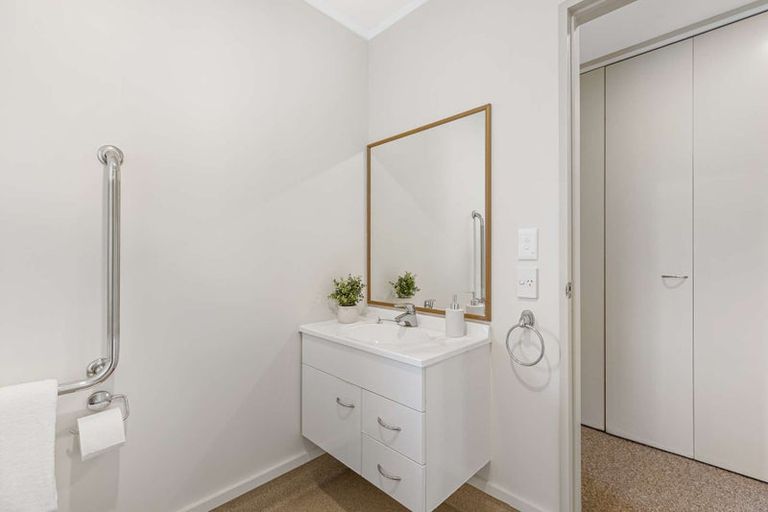 Photo of property in 40 Regents Park Place, Westgate, Auckland, 0614