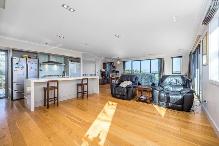 Photo of property in 106 Hillcrest Road, Hatfields Beach, Orewa, 0931