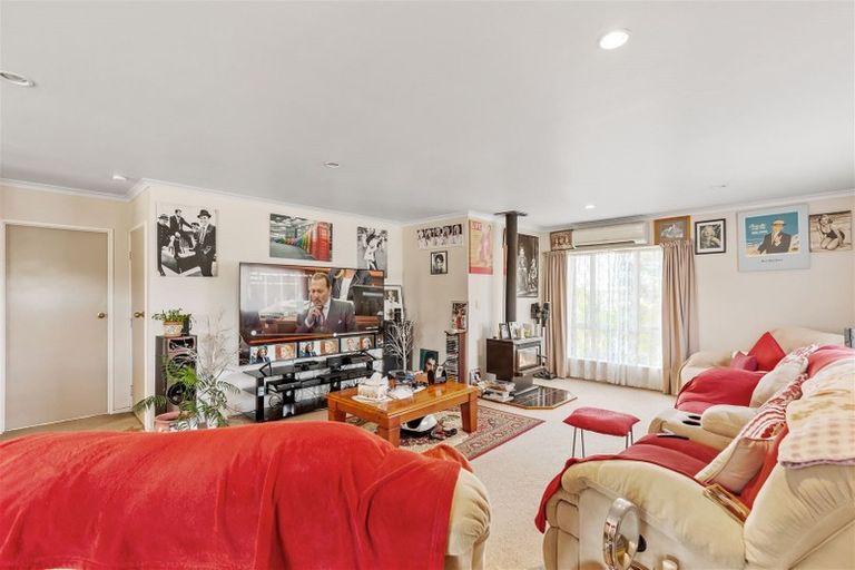 Photo of property in 51 Broadfield Street, Massey, Auckland, 0614