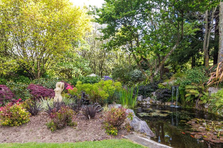 Photo of property in 280 Gillespie Place, Acacia Bay, Taupo, 3385